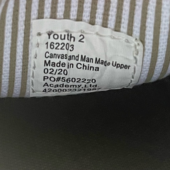 Magellan Outdoors Slip on Deck Shoes Sz Youth 2 - Picture 8 of 8